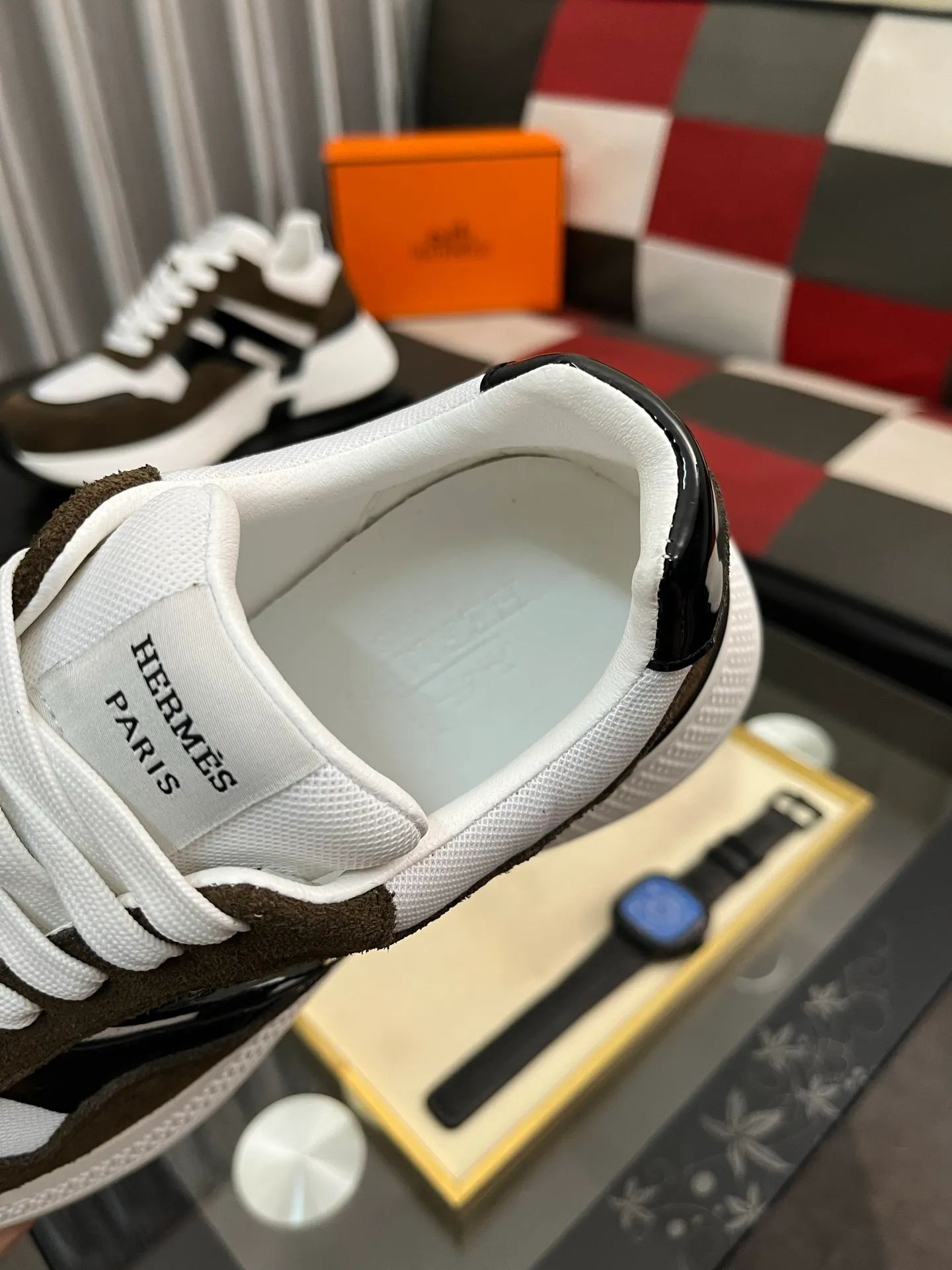 Men's shoes 💰540⌚️⌚️HERMES/Hermès Hugo thick-soled sneakers, casual men's shoes, these sneakers are made of imported first-layer cowhide leather and breathable mesh design. The contrasting color design creates a dynamic and modern shape. The front end of the toe is decorated with natural-color rubber inlays, which is novel and fashionable. The texture is incomparable, with cowhide lining and cowhide foot pads, the upper foot is comfortable and breathable, and the rubber sole is decorated with geometric patterns and iconic "H" details. A very personal one! Size: 38-44